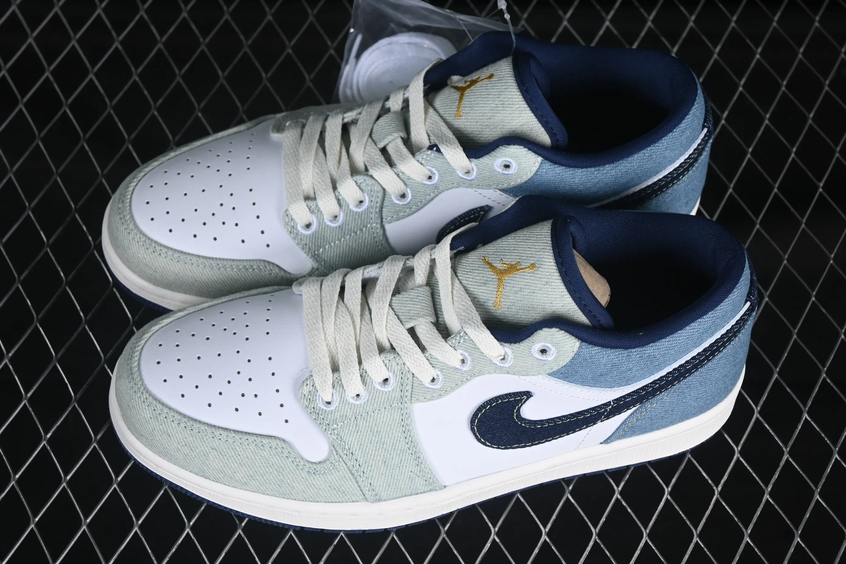 All categories Air Jordan Jordan series basketball shoes Air Jordan 1 Low Air Jordan 1 Low "Canadian Tuxedo" AJ1 Joe 1 cowboy trend low-top basketball shoes IH0648-141
